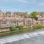 Host & Stay - Waterside