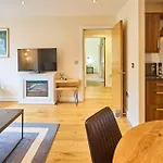 Host & Stay - Waterside
